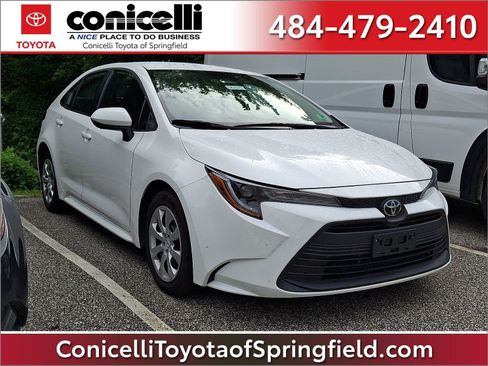 Used 2025 Toyota Corolla LE FWD image 1