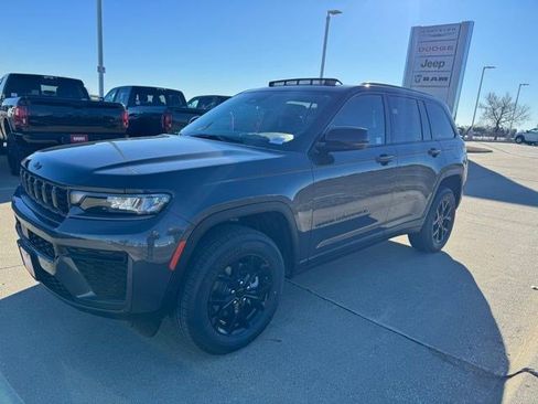 New 2026 Jeep Grand Cherokee Altitude AWD/4WD image 3