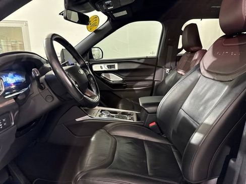 Used 2022 Ford Explorer Platinum w/ Equipment Group 601A AWD/4WD image 19