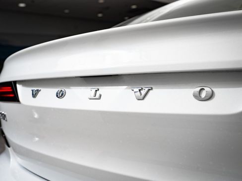 Used 2024 Volvo S90 T8 Ultimate image 17