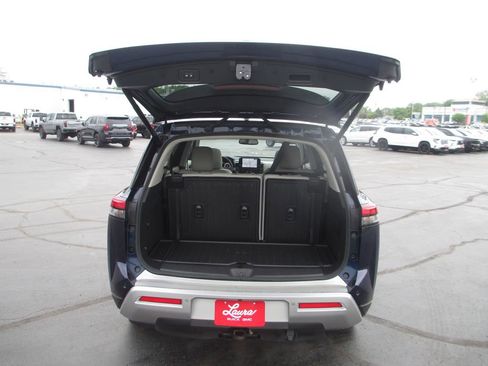 Used 2022 Nissan Pathfinder Platinum w/ Lighting Package (N93) AWD/4WD image 8