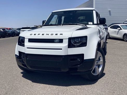 Used 2024 Land Rover Defender 110 X-Dynamic SE AWD/4WD image 4