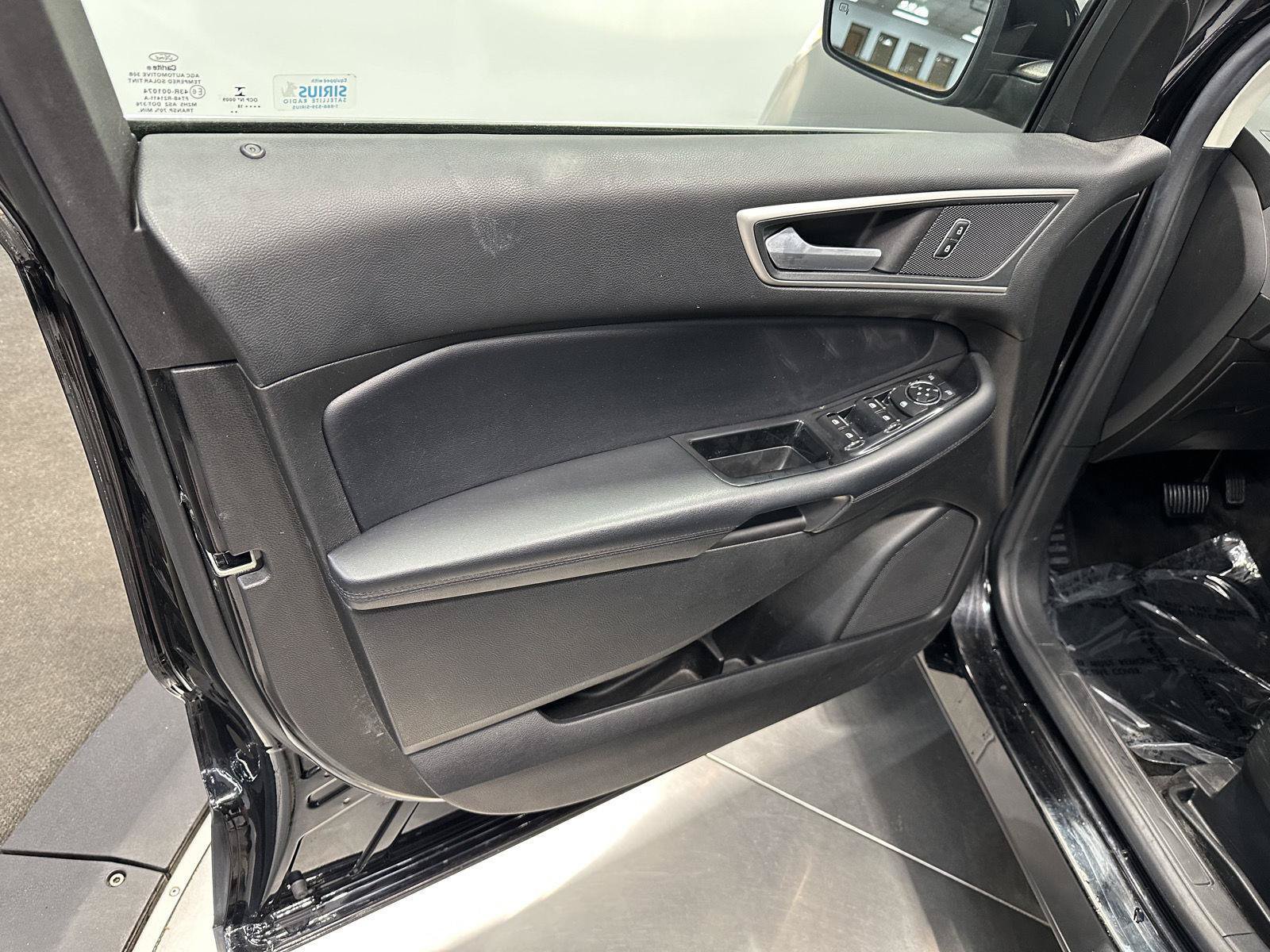 Used 2018 Ford Edge SEL w/ Equipment Group 201A AWD/4WD image 13