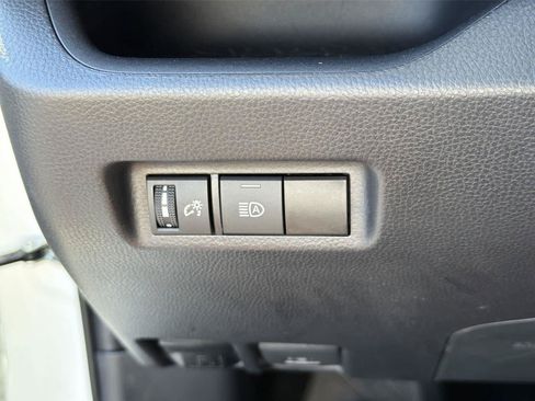 Used 2025 Toyota RAV4 XLE FWD image 39