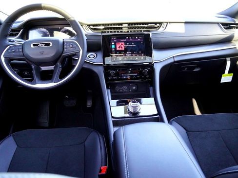 New 2025 Jeep Grand Cherokee L Altitude image 26