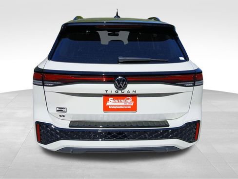 New 2026 Volkswagen Tiguan SE R-Line FWD image 4