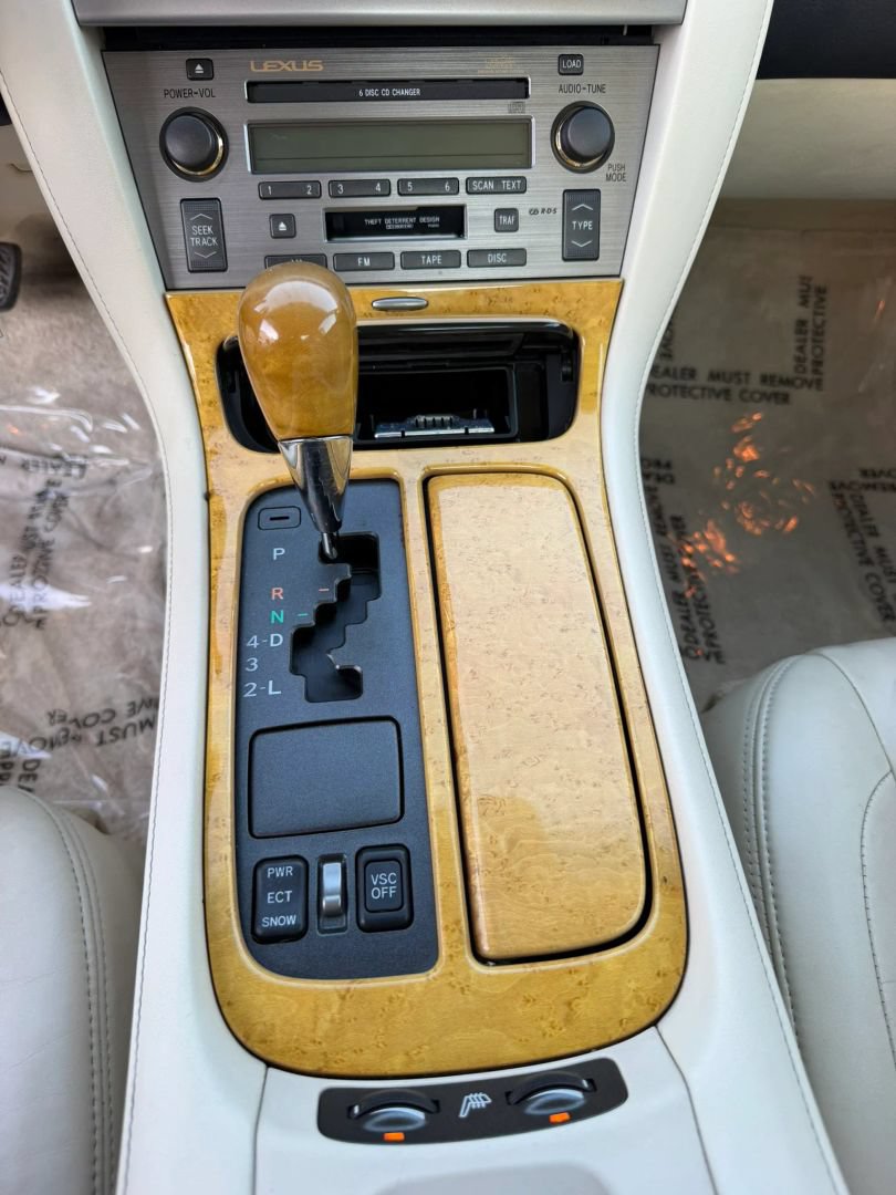 Used 2005 Lexus SC 430 Convertible w/ Preferred Accessory Pkg RWD image 25