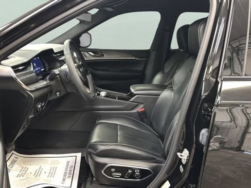 Used 2024 Jeep Grand Cherokee L Overland w/ Luxury Tech Group IV AWD/4WD image 10