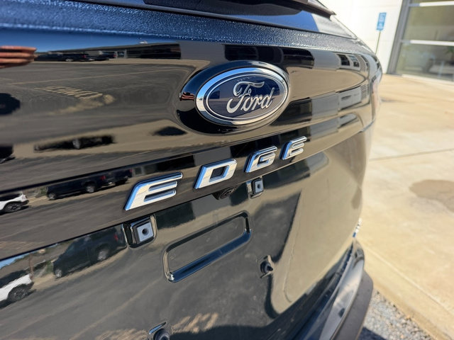 Used 2024 Ford Edge SEL w/ Convenience Package AWD/4WD image 4