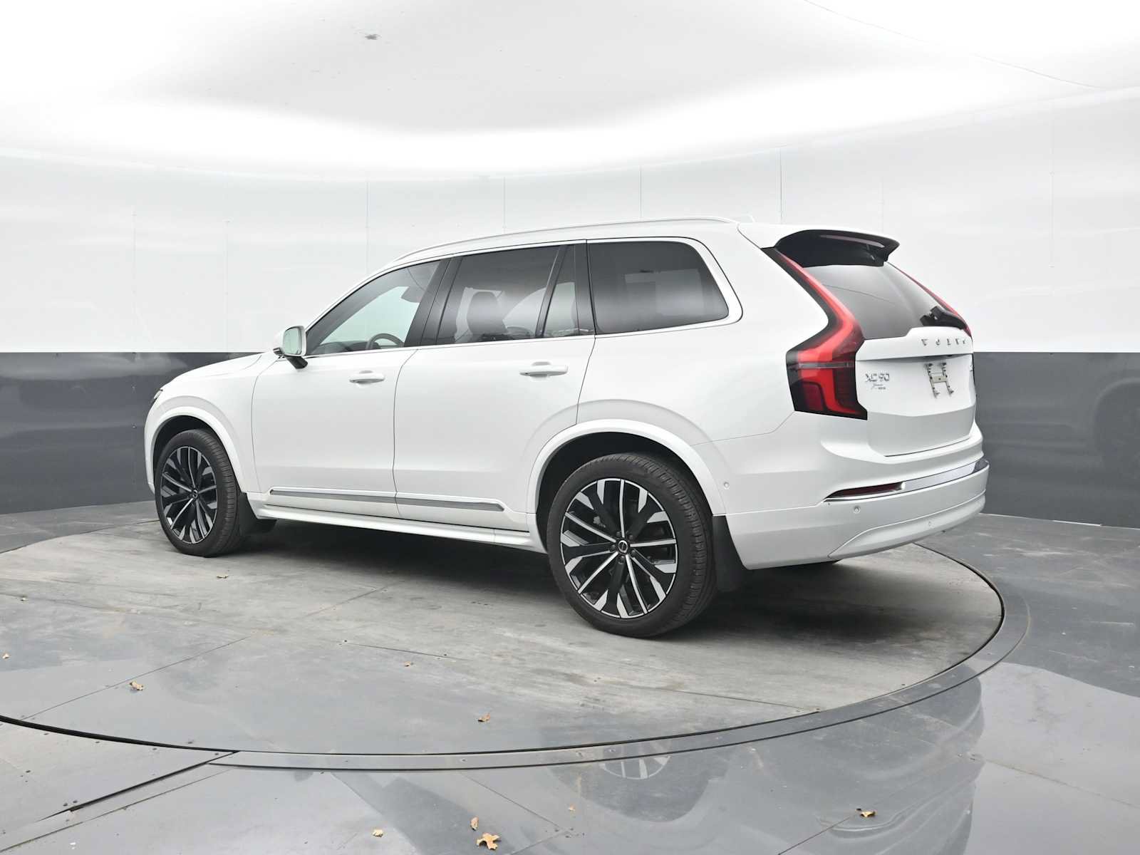 Used 2026 Volvo XC90 B6 Ultra w/ Protection Package AWD/4WD image 2