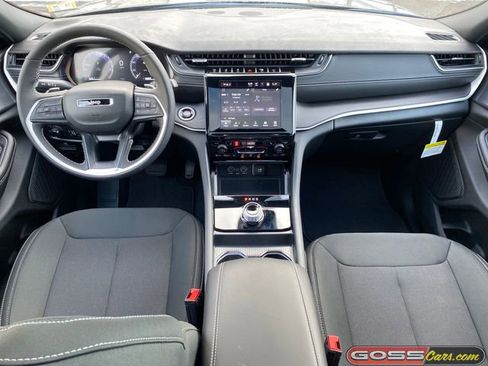 New 2025 Jeep Grand Cherokee Laredo X w/ Luxury Tech Group I image 9