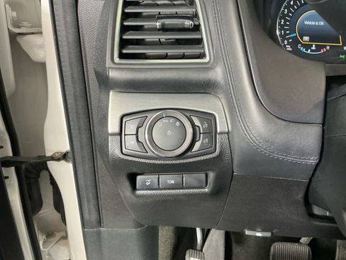 Used 2018 Ford Explorer Platinum image 18