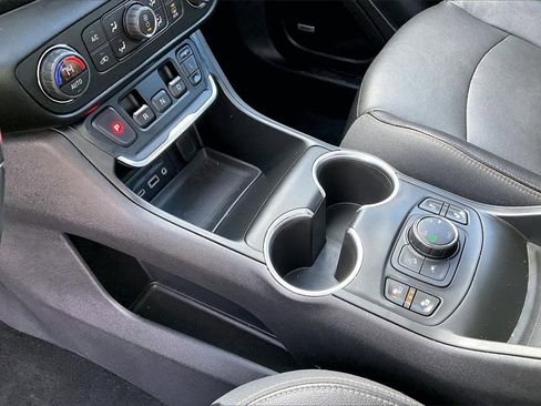 Used 2019 GMC Terrain SLT w/ Preferred Package image 17