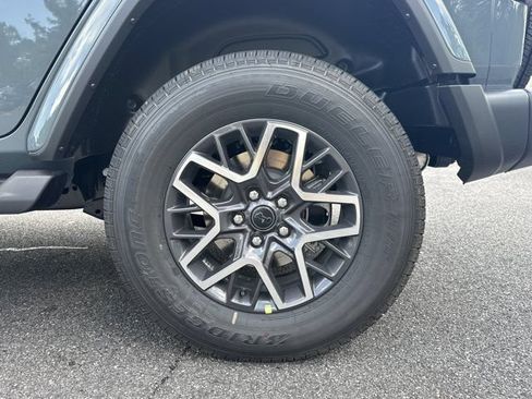 New 2026 Jeep Wrangler Unlimited Sahara AWD/4WD image 18