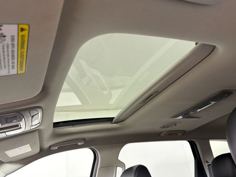 Used 2025 Kia Telluride S FWD image 23