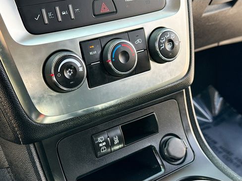 Used 2013 GMC Acadia SLE FWD image 11