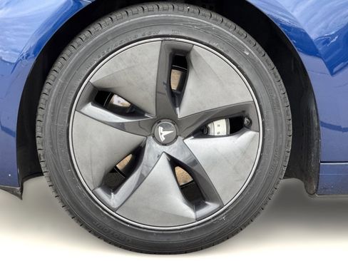 Used 2018 Tesla Model 3 Mid Range image 9