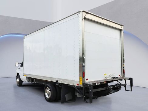 Used 2023 Ford E-450 and Econoline 450 Super Duty w/ Power Windows & Locks Group RWD image 5