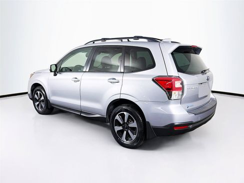 Used 2018 Subaru Forester 2.5i Premium AWD/4WD image 9