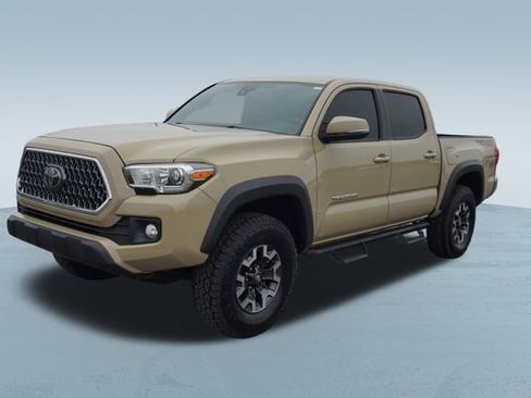 Used 2019 Toyota Tacoma TRD Off-Road image 3