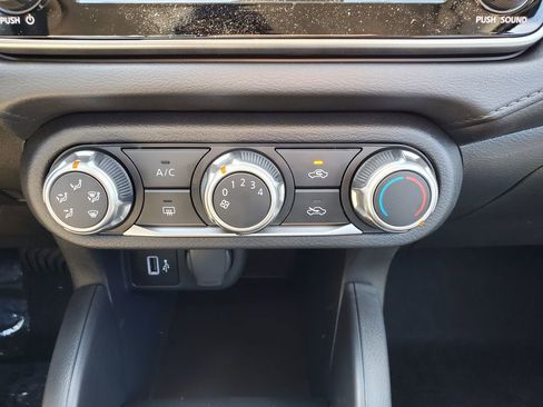 Used 2025 Nissan Versa S w/ Trunk Package image 27