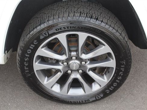 Used 2017 Jeep Grand Cherokee Overland AWD/4WD image 29