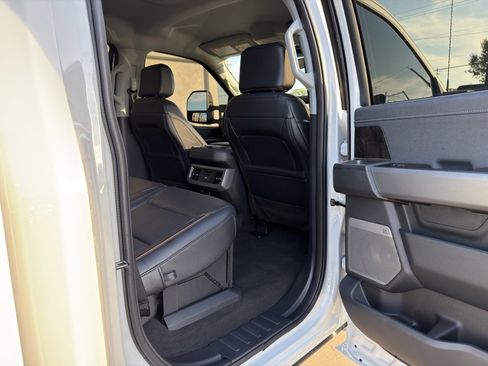 Used 2025 Ford F450 Lariat image 32