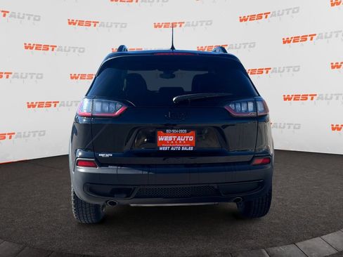 Used 2022 Jeep Cherokee Latitude w/ Sun & Sound Group AWD/4WD image 4