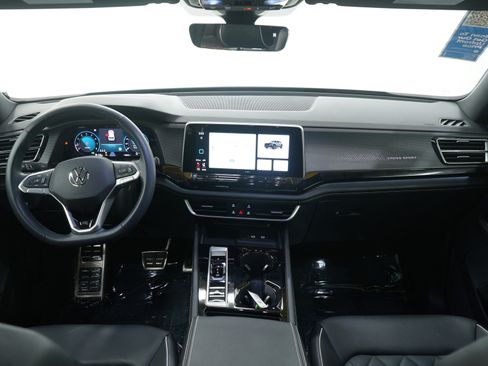 Used 2024 Volkswagen Atlas Cross Sport SEL Premium R-Line image 16