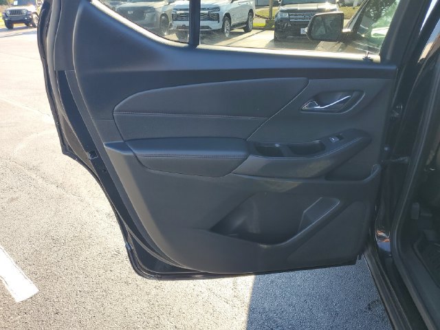 Used 2023 Chevrolet Traverse RS AWD/4WD image 16