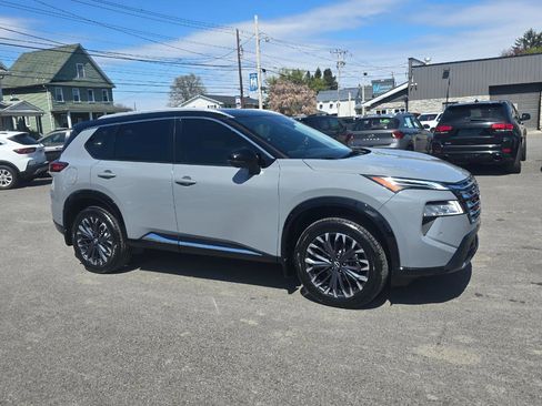 Used 2024 Nissan Rogue Platinum w/ Platinum Premium Package AWD/4WD image 5