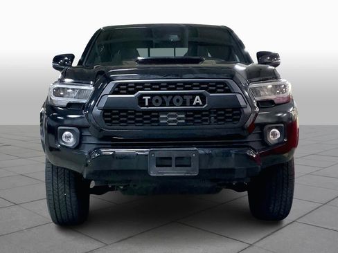 Used 2020 Toyota Tacoma TRD Sport image 3