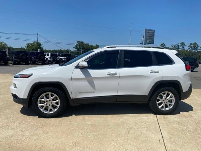 Used 2015 Jeep Cherokee Latitude w/ Trailer Tow Group AWD/4WD image 3