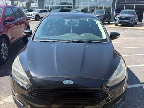 Used 2016 Ford Focus SE FWD image 3