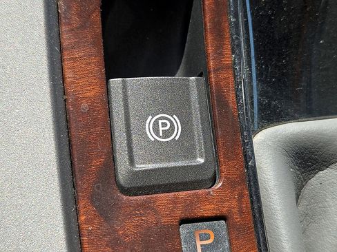 Used 2013 Buick LaCrosse Leather FWD image 27
