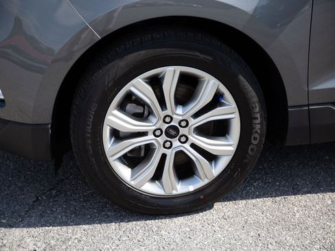 Used 2024 Ford Edge Titanium image 9