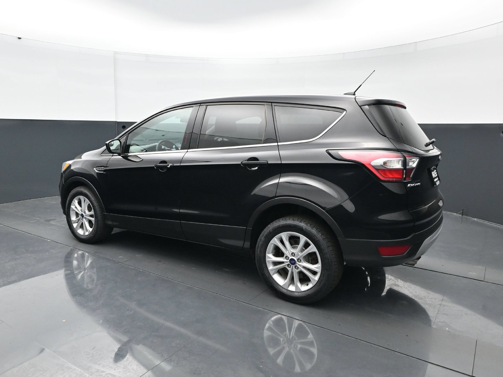 Used 2017 Ford Escape SE AWD/4WD image 4