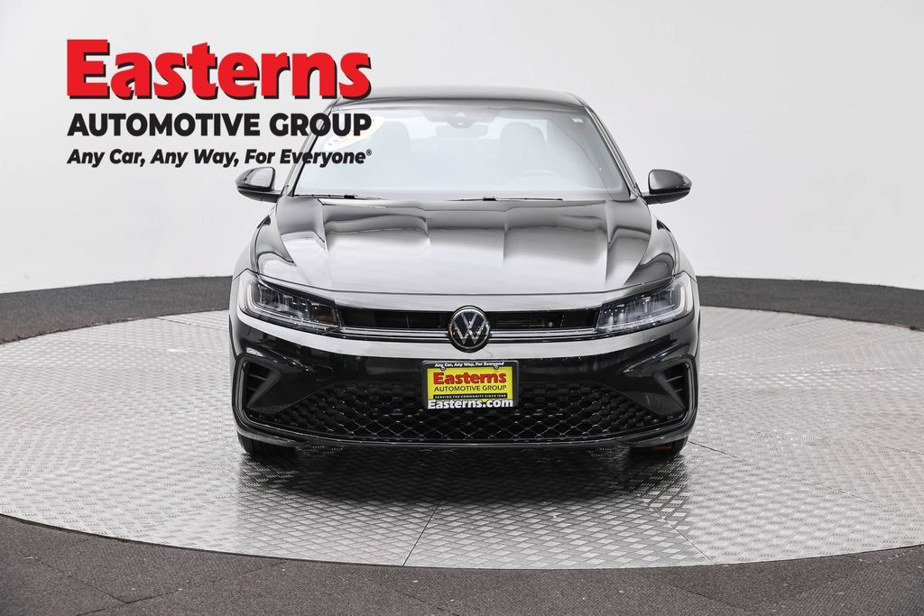 Used 2025 Volkswagen Jetta Sport FWD image 2