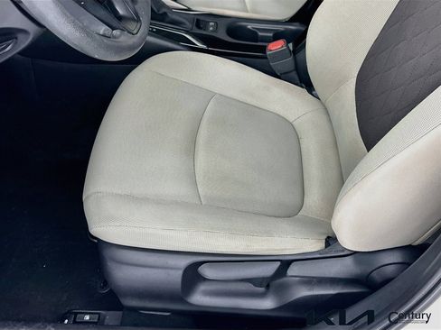 Used 2020 Toyota Corolla LE FWD image 18