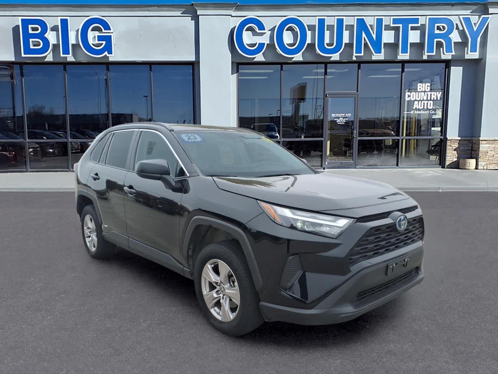 Used 2023 Toyota RAV4 LE AWD/4WD image 3