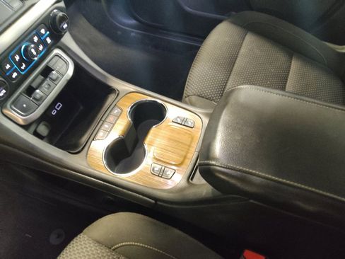 Used 2020 GMC Acadia SLE w/ Driver Convenience Package FWD image 26