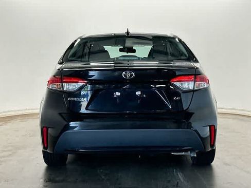 Used 2022 Toyota Corolla LE FWD image 4