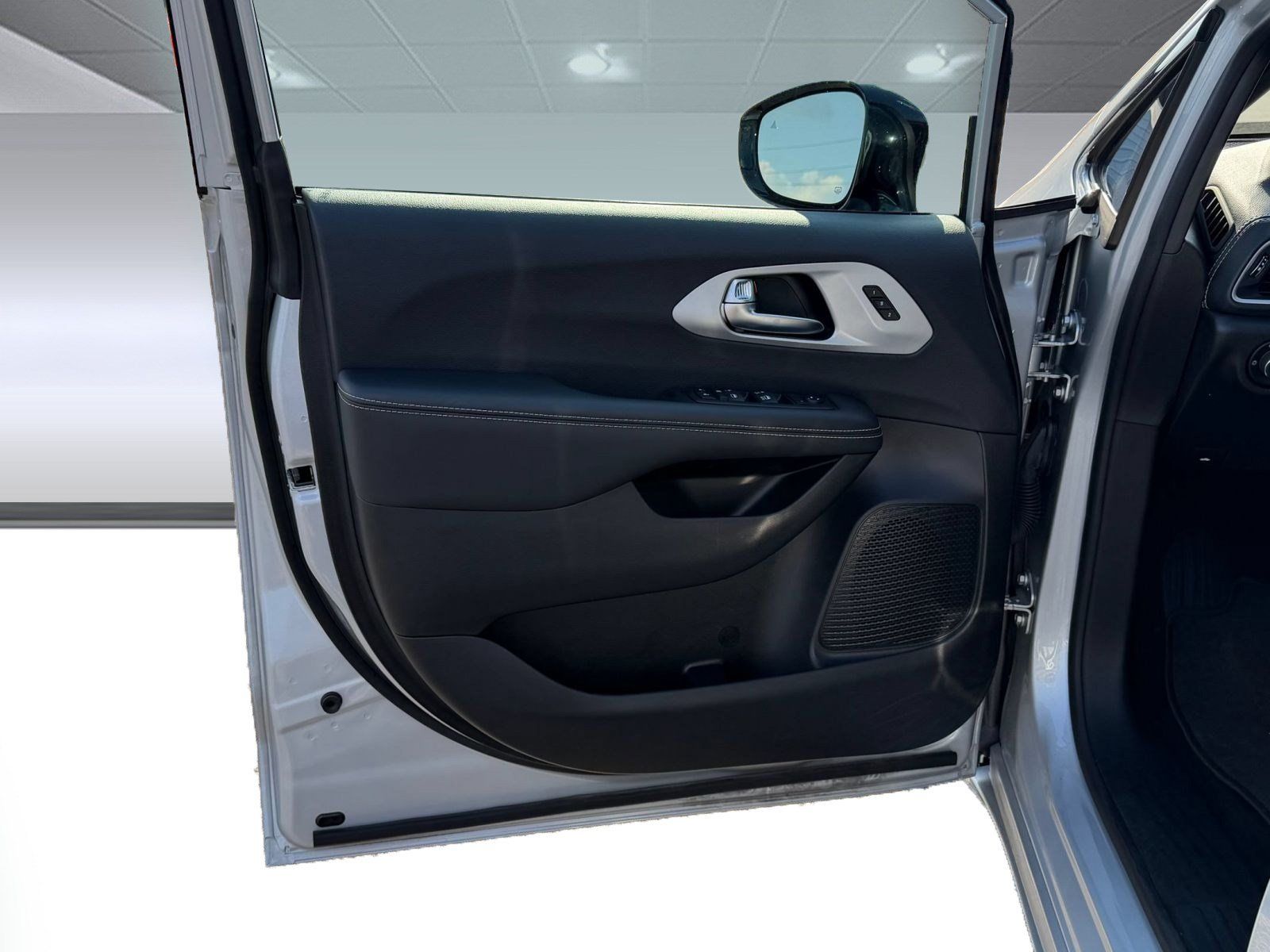 Used 2024 Chrysler Pacifica Touring-L w/ S Appearance Package FWD image 16
