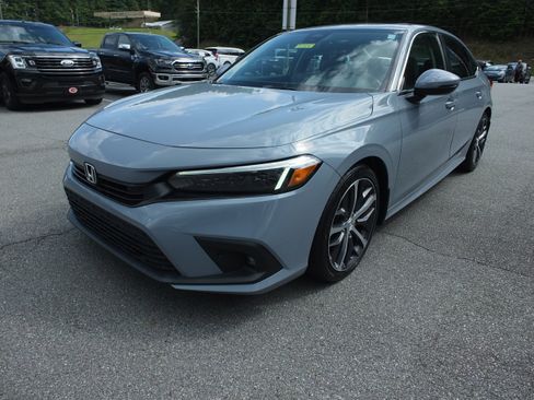 Used 2023 Honda Civic Touring image 7