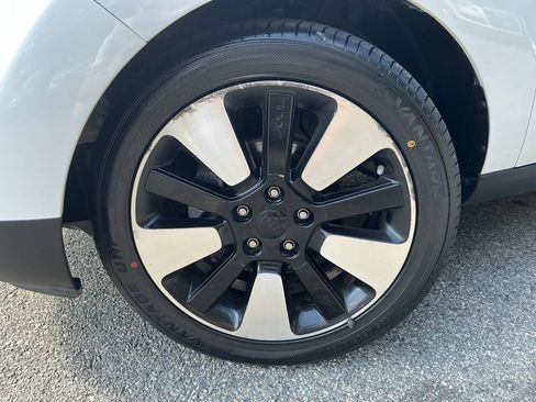 Used 2017 Kia Soul + w/ Designer's Package FWD image 9