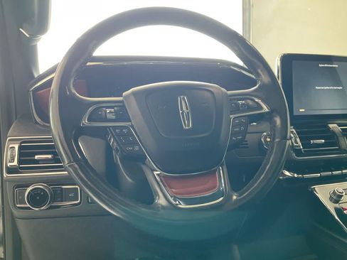 Used 2020 Lincoln Navigator L Reserve w/ Equipment Group 208A Reserve AWD/4WD image 14