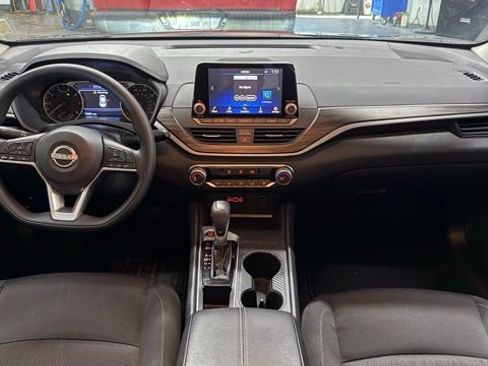 Used 2025 Nissan Altima 2.5 SV image 26