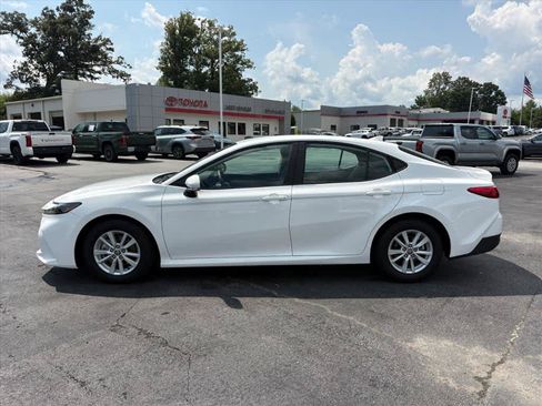 Used 2026 Toyota Camry LE FWD image 27