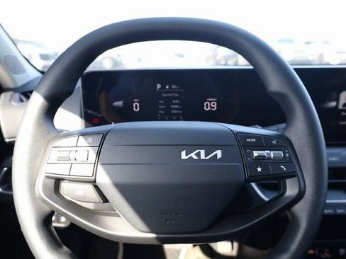 New 2025 Kia K4 LXS FWD image 16