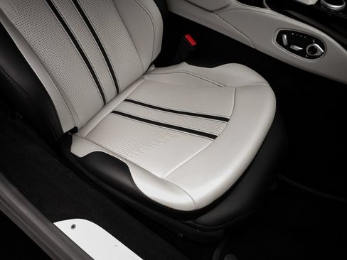 Used 2023 Aston Martin V8 Vantage Coupe RWD image 61